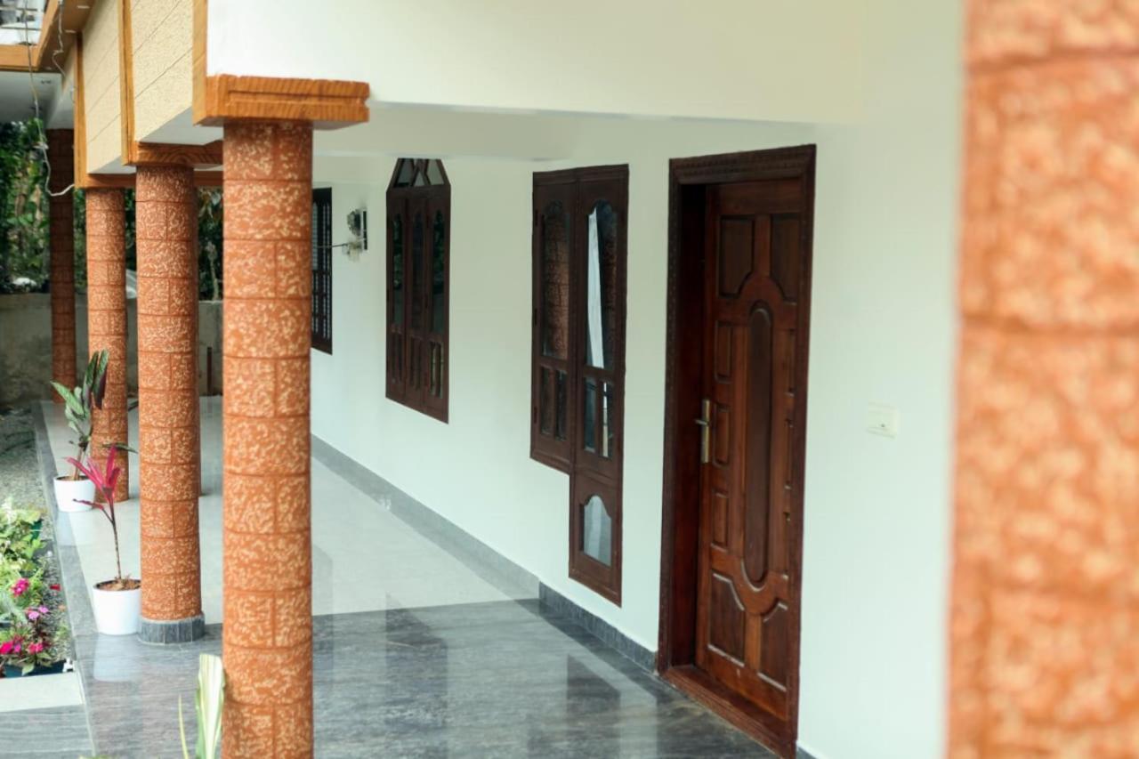 Annus Homestay Ramakkalmedu Exteriör bild